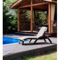 Пластиковый шезлонг Royal Family MARK коричневый (c матрасом)