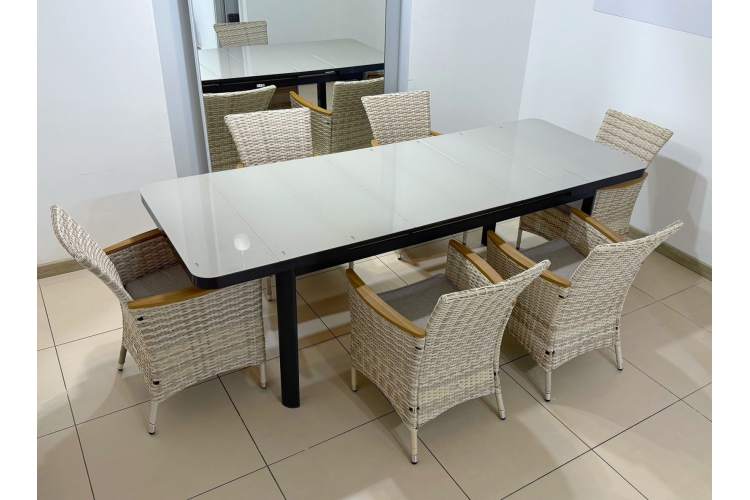 LUDWIG + AMELIA обеденный комплект бежевого цвета