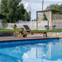 Комплект из шезлонга PAOLO из акации и столика MARIO из акации