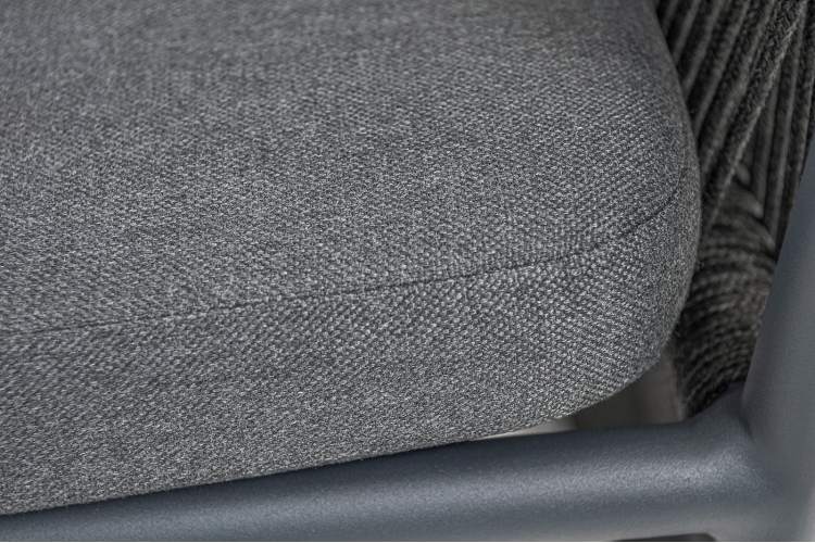 "Романо" стул плетеный из роупа, каркас алюминий темно-серый (RAL7024) муар, роуп темно-серый круглый, ткань темно-серая 027-5