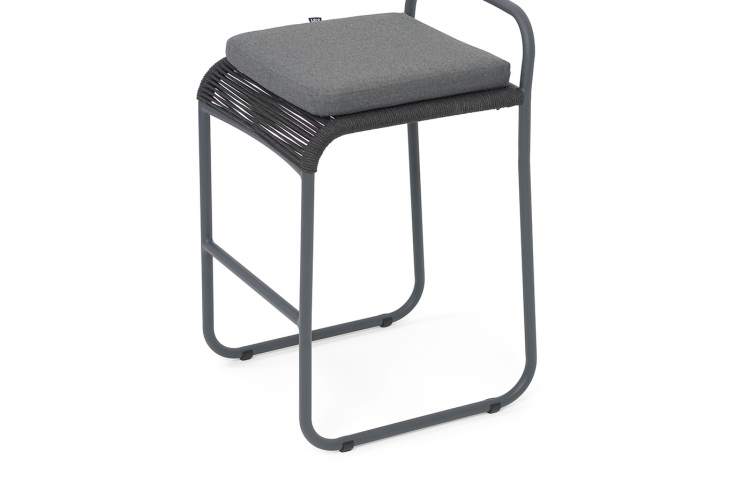 "Ането" стул барный плетеный из роупа, каркас алюминий темно-серый (RAL7024) муар, роуп темно-серый круглый, ткань темно-серая 027-3