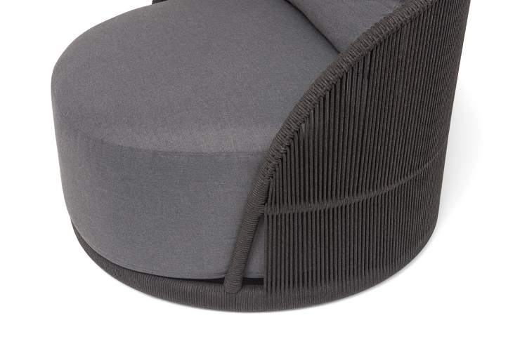 "Монтелла" кресло плетеное из роупа, каркас алюминий темно-серый (RAL7024) муар, роуп темно-серый круглый, ткань темно-серая 027-5