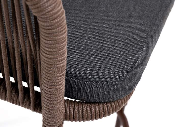 "Марсель" стул барный плетеный из роупа, каркас из стали коричневый (RAL8016) муар, роуп коричневый круглый, ткань темно-серая 027-4