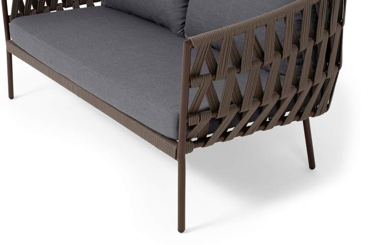 "Диего" диван 2-местный плетеный из роупа, каркас алюминий коричневый (RAL8016) муар, роуп коричневый круглый, ткань темно-серая 027-3