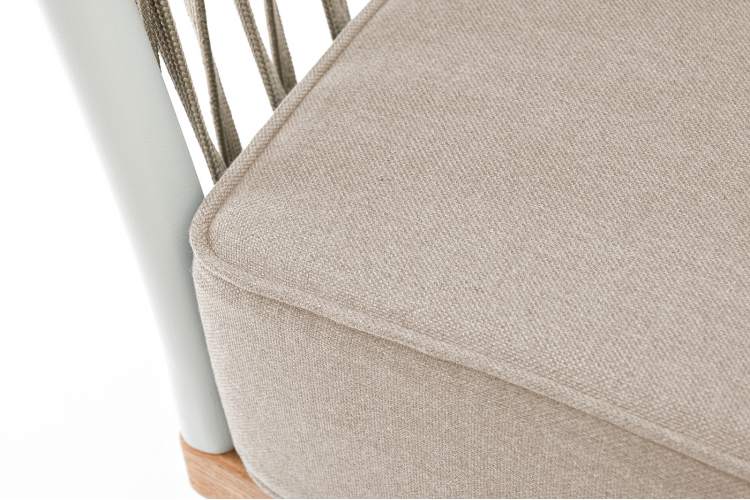 "Касабланка" кресло плетеное из роупа, основание дуб, каркас алюминий светло-серый (RAL7035) муар, роуп серо-коричневый 23мм, ткань бежевая 15052-4