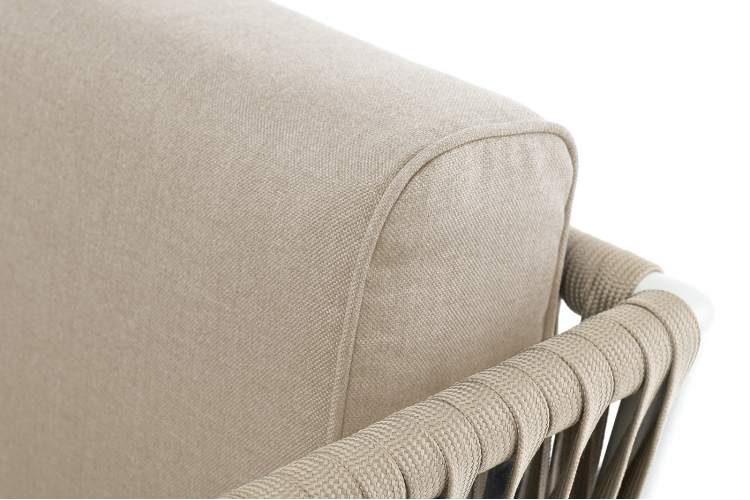 "Касабланка" кресло плетеное из роупа, основание дуб, каркас алюминий светло-серый (RAL7035) муар, роуп серо-коричневый 23мм, ткань бежевая 15052-8