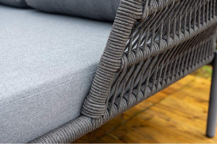 "Позитано" лежак плетеный из роупа, каркас алюминий темно-серый (RAL7024) муар, роуп темно-серый круглый, ткань темно-серая 027-7