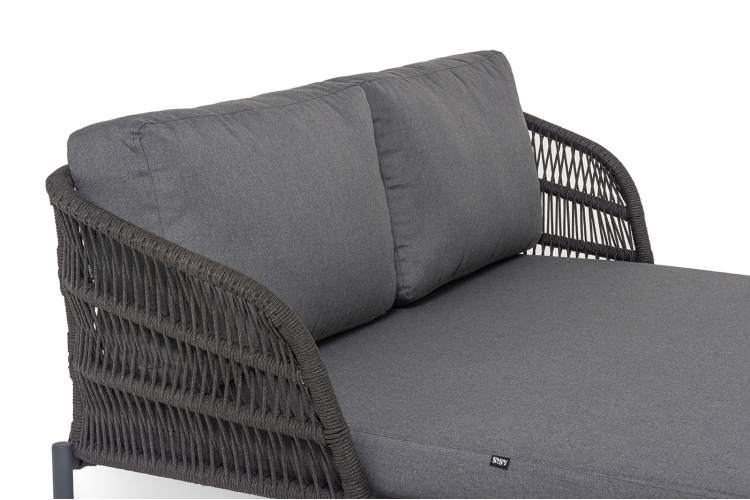 "Позитано" лежак плетеный из роупа, каркас алюминий темно-серый (RAL7024) муар, роуп темно-серый круглый, ткань темно-серая 027-14