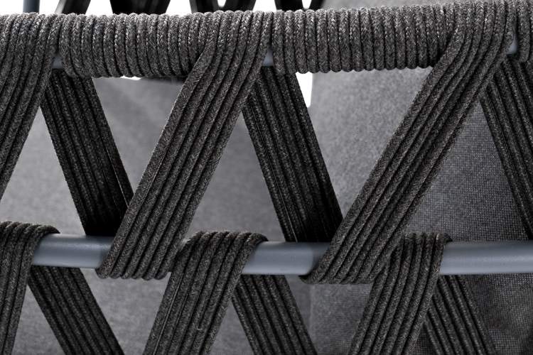 "Диего" кресло плетеное из роупа, каркас алюминий темно-серый (RAL7024) муар, роуп темно-серый круглый, ткань темно-серая 027-7