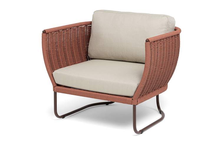 "Фиджи" кресло плетеное из роупа, каркас алюминий коричневый (RAL8016) муар, роуп красный (8372) круглый tex, ткань Mossle бежевая