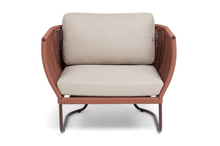 "Фиджи" кресло плетеное из роупа, каркас алюминий коричневый (RAL8016) муар, роуп красный (8372) круглый tex, ткань Mossle бежевая-2