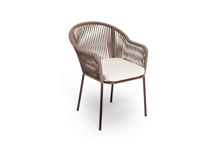 "Лион" стул плетеный из роупа, каркас из стали коричневый (RAL8016) муар, роуп коричневый круглый, ткань бежевая 15052-2