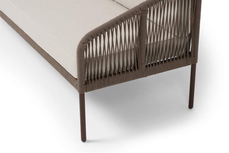 "Канны" диван 3-местный плетеный из роупа, каркас алюминий коричневый (RAL8016) муар, роуп коричневый круглый, ткань бежевая 15052-3
