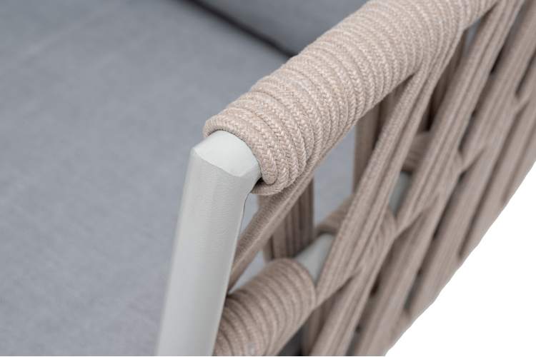 "Диего" кресло плетеное из роупа, каркас алюминий светло-серый (RAL7035) муар, роуп бежевый круглый, ткань светло-серая-3