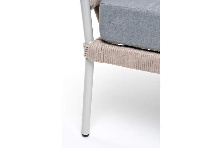 "Диего" кресло плетеное из роупа, каркас алюминий светло-серый (RAL7035) муар, роуп бежевый круглый, ткань светло-серая-8