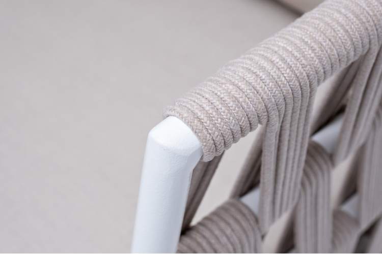 "Диего" кресло плетеное из роупа, основание дуб, каркас алюминий светло-серый (RAL7035) шагрень, роуп бежевый круглый, ткань бежевая 15052-4