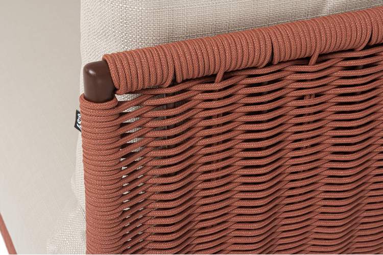 "Фиджи" диван 3-местный плетеный из роупа, каркас алюминий коричневый (RAL8016) муар, роуп красный (8372) круглый tex, ткань Mossle бежевая-5