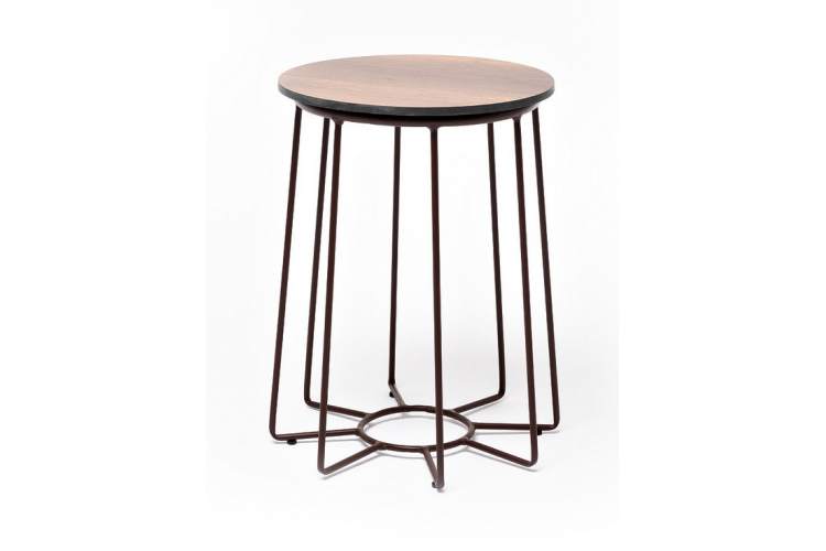 "Эквадор" журнальный стол из HPL круглый Ø40 H55, каркас из алюминия коричневый (RAL 8016) муар, цвет столешницы "дуб"