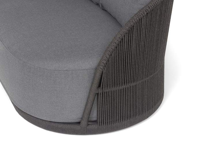 "Монтелла" диван 3-местный плетеный из роупа, каркас алюминий темно-серый (RAL7024) муар, роуп темно-серый круглый, ткань темно-серая 027-6