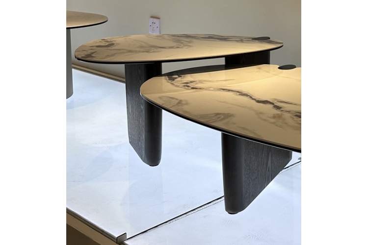 Стол кофейный DAG FENDI WHITE керамика на стекле/массив/ МДФ, облицованный дубовым шпоном ®DISAUR-1