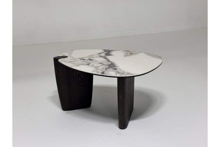 Стол кофейный DAG FENDI WHITE керамика на стекле/массив/ МДФ, облицованный дубовым шпоном ®DISAUR