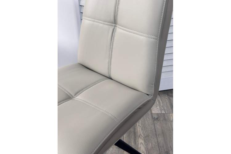 Стул VIGGE 360 град. поворот. HF017-11 / HF017-12 Бежевый, экокожа / Черный каркас, ®DISAUR-2