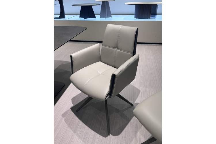 Стул STIG 360 град. поворот. HF017-11 / HF017-12 Бежевый, экокожа / Черный каркас, ®DISAUR-1