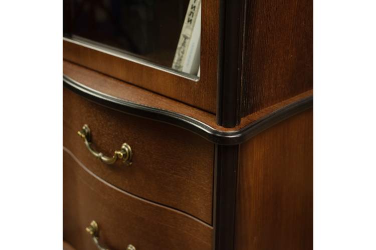 Шкаф-витрина Джульетта, орех Л-4