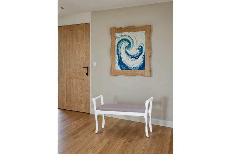 Скамья для прихожей с подлокотниками мягкая, ткань серо-розовый, каркас снег-3