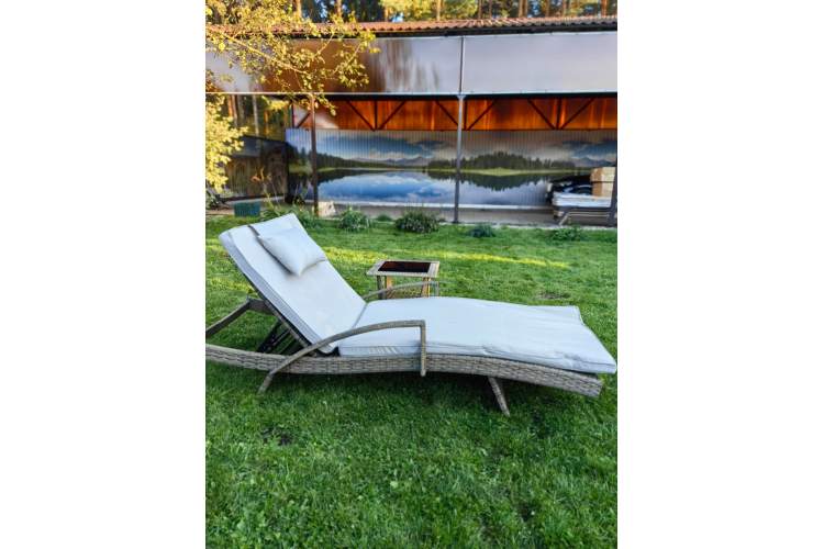 Комплект мебели из искусственного ротанга МАРА “MARA” Greige , шезлонг с подлокотниками и столик-1