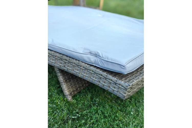 Комплект мебели из искусственного ротанга МАРА “MARA” Greige , шезлонг с подлокотниками и столик-4