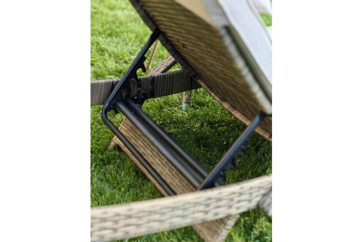 Комплект мебели из искусственного ротанга МАРА “MARA” Greige , шезлонг с подлокотниками и столик-5