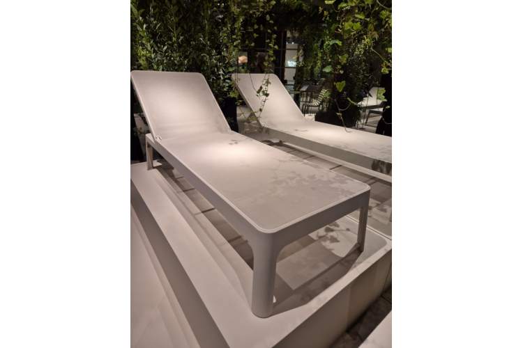 Шезлонг-лежак пластиковый Plano Nardi бежевый-5