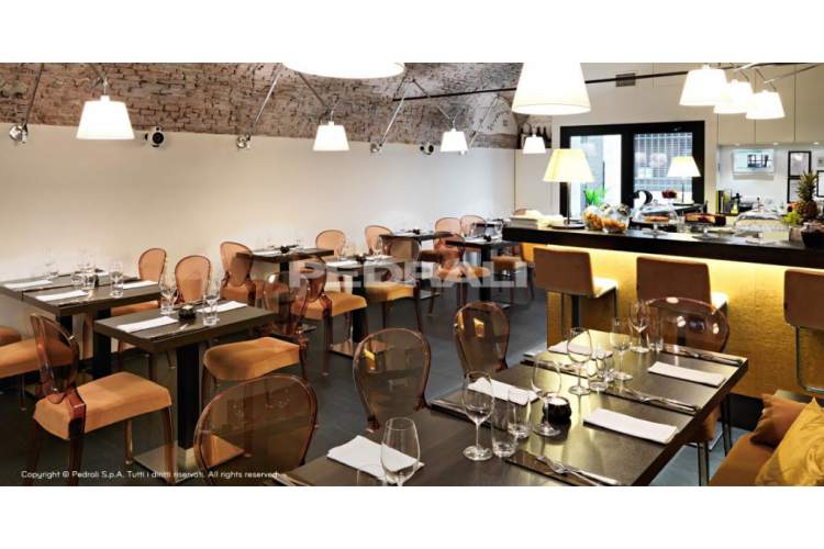 Стул прозрачный Queen PEDRALI янтарный-5