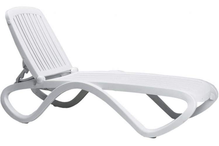 Шезлонг-лежак пластиковый Tropico Nardi белый