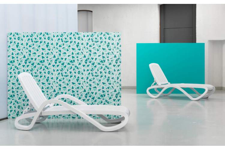 Шезлонг-лежак пластиковый Tropico Nardi белый-8