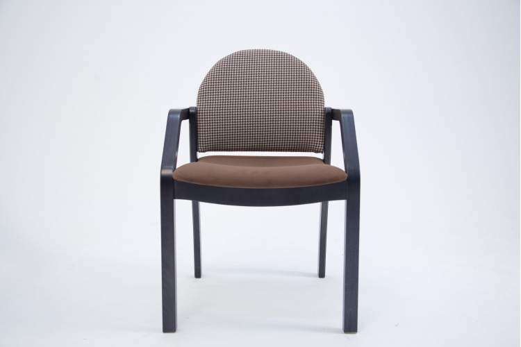 Стул-кресло Джуно 2.0 чёрное дерево/коричневый-гусиная лапка-1