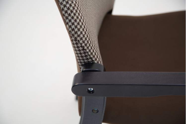 Стул-кресло Джуно 2.0 чёрное дерево/коричневый-гусиная лапка-5