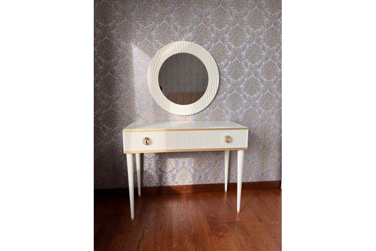 Стол туалетный Далли-3