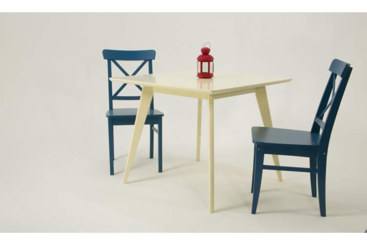 Стол Сканди М 100 слоновая кость со стульями Ингольф синий-1